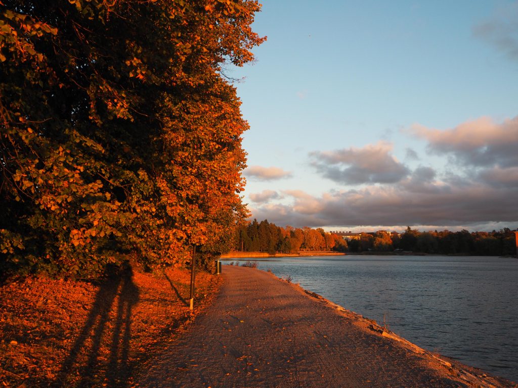 Hietaniemen maisemat auringon laskussa.