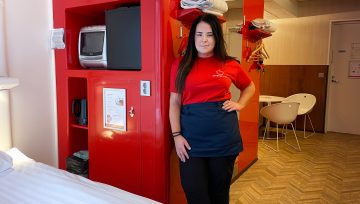 Omenan esihenkilö Jenna
